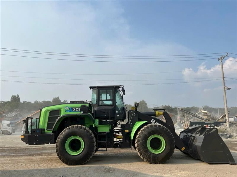 Máy xúc lật điện XC968